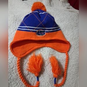 Florida Gators knit hat w tassles Gator fans grab these. Covers the ears